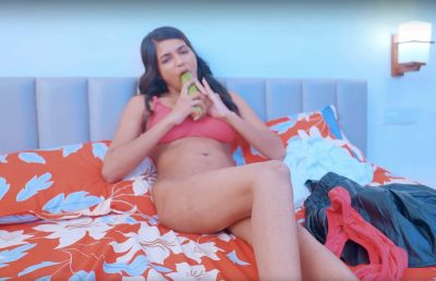 Desi bhabhi ne khira ghusa ke pela khud koÂ